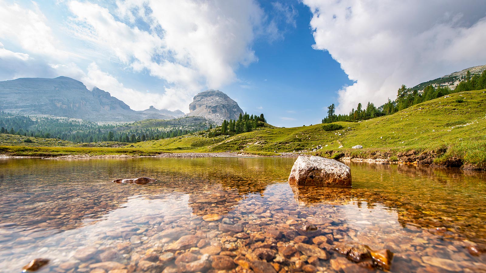 Uno dei laghetti presenti nel Parco Naturale Fanes-Senes-Braies